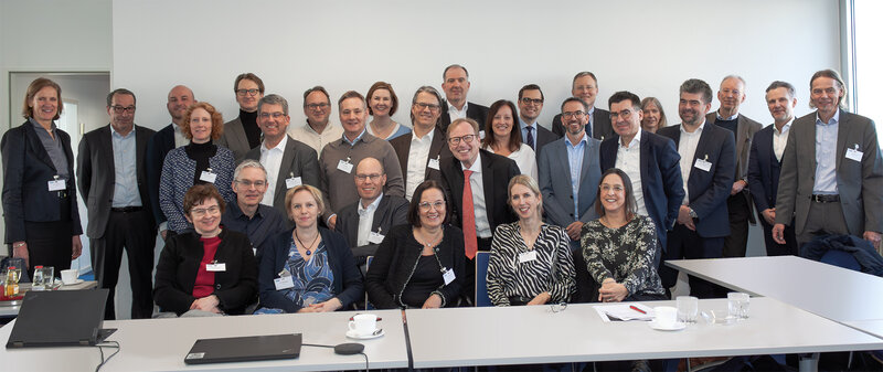 Die Mitglieder des AWV-Arbeitskreises „Verrechnungspreise” trafen sich in der AWV-Geschäftsstelle in Eschborn. (Foto: AWV e.V.)